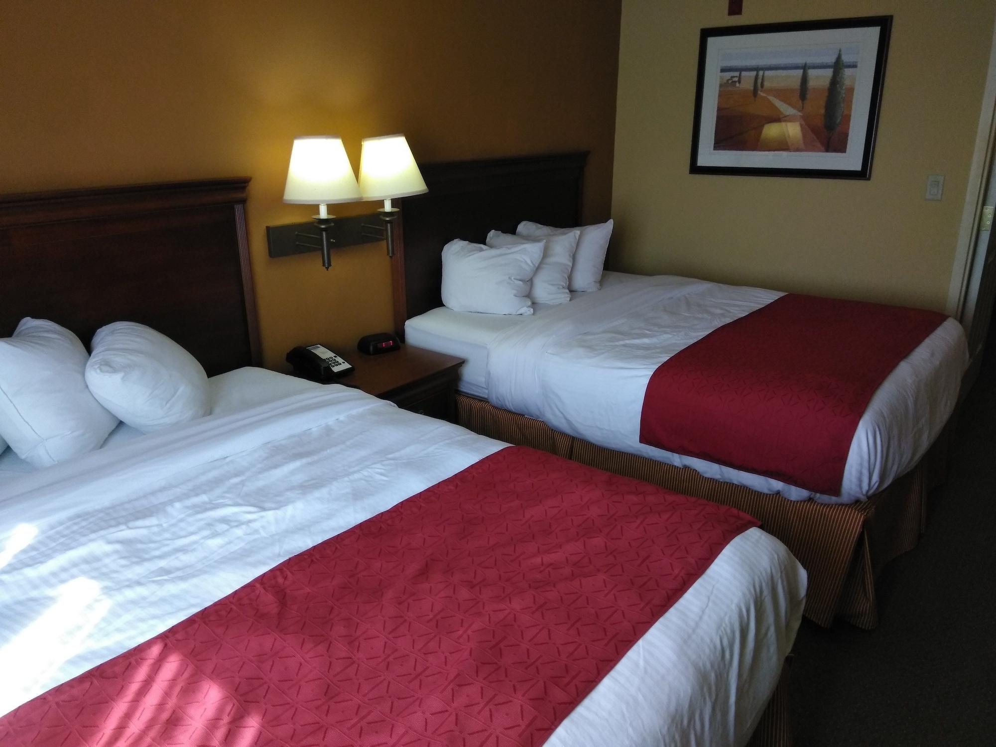 Baymont By Wyndham Clinton Hotel Bagian luar foto