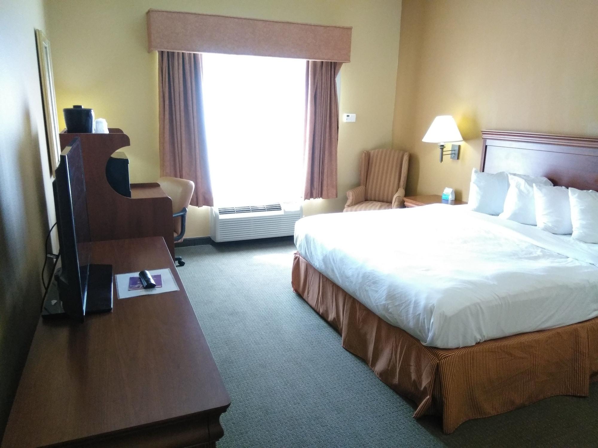 Baymont By Wyndham Clinton Hotel Bagian luar foto