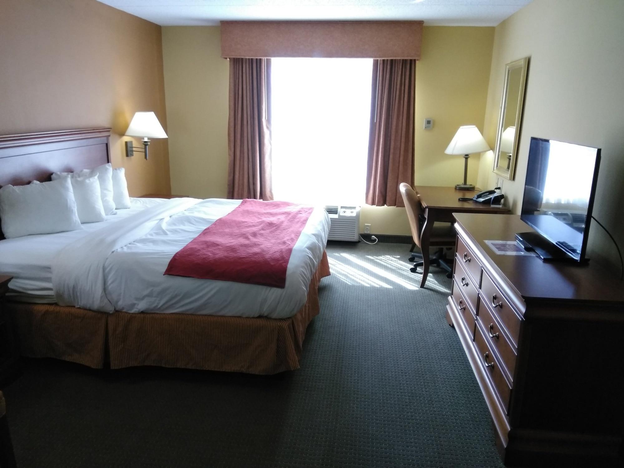 Baymont By Wyndham Clinton Hotel Bagian luar foto