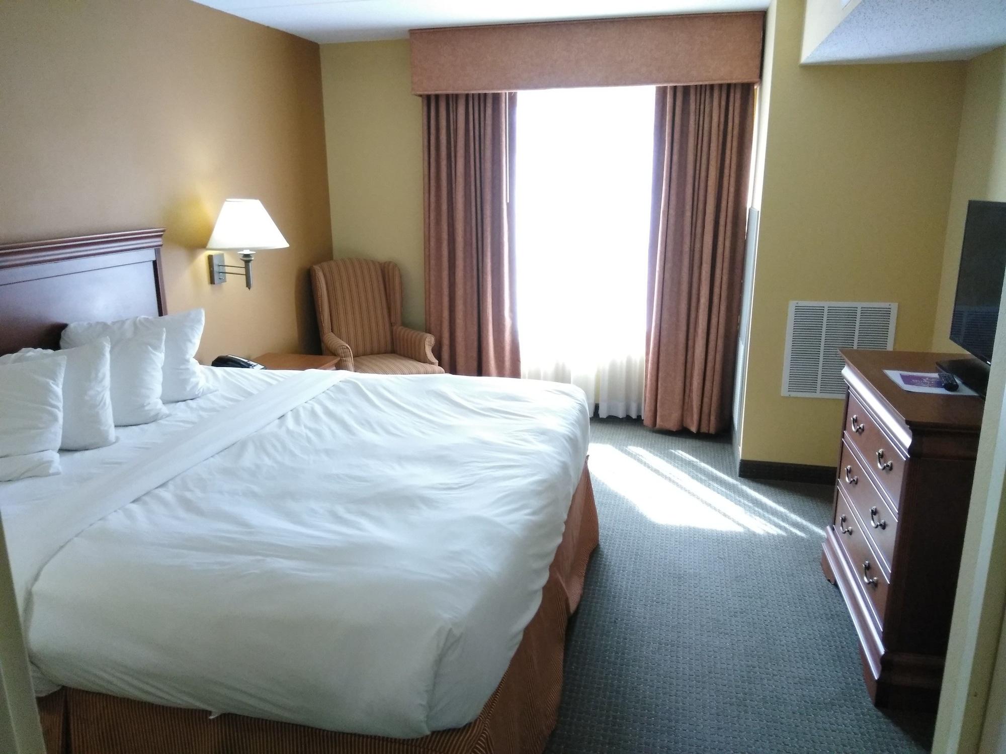 Baymont By Wyndham Clinton Hotel Bagian luar foto