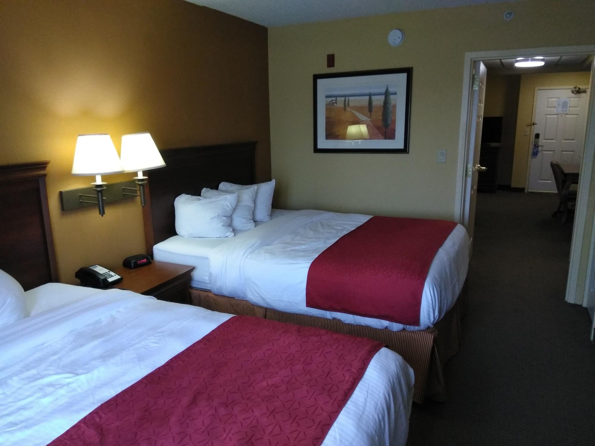 Baymont By Wyndham Clinton Hotel Bagian luar foto