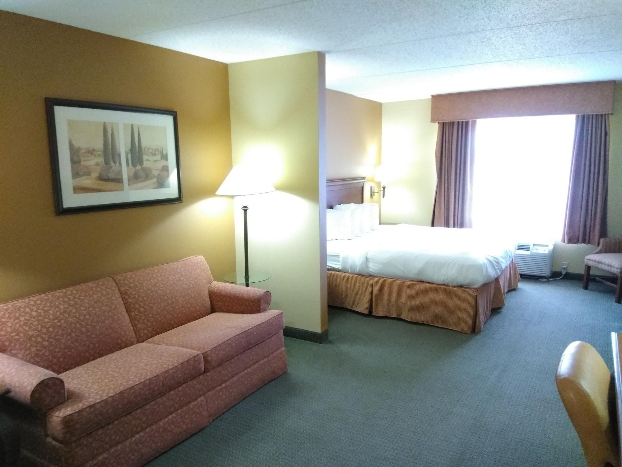 Baymont By Wyndham Clinton Hotel Bagian luar foto