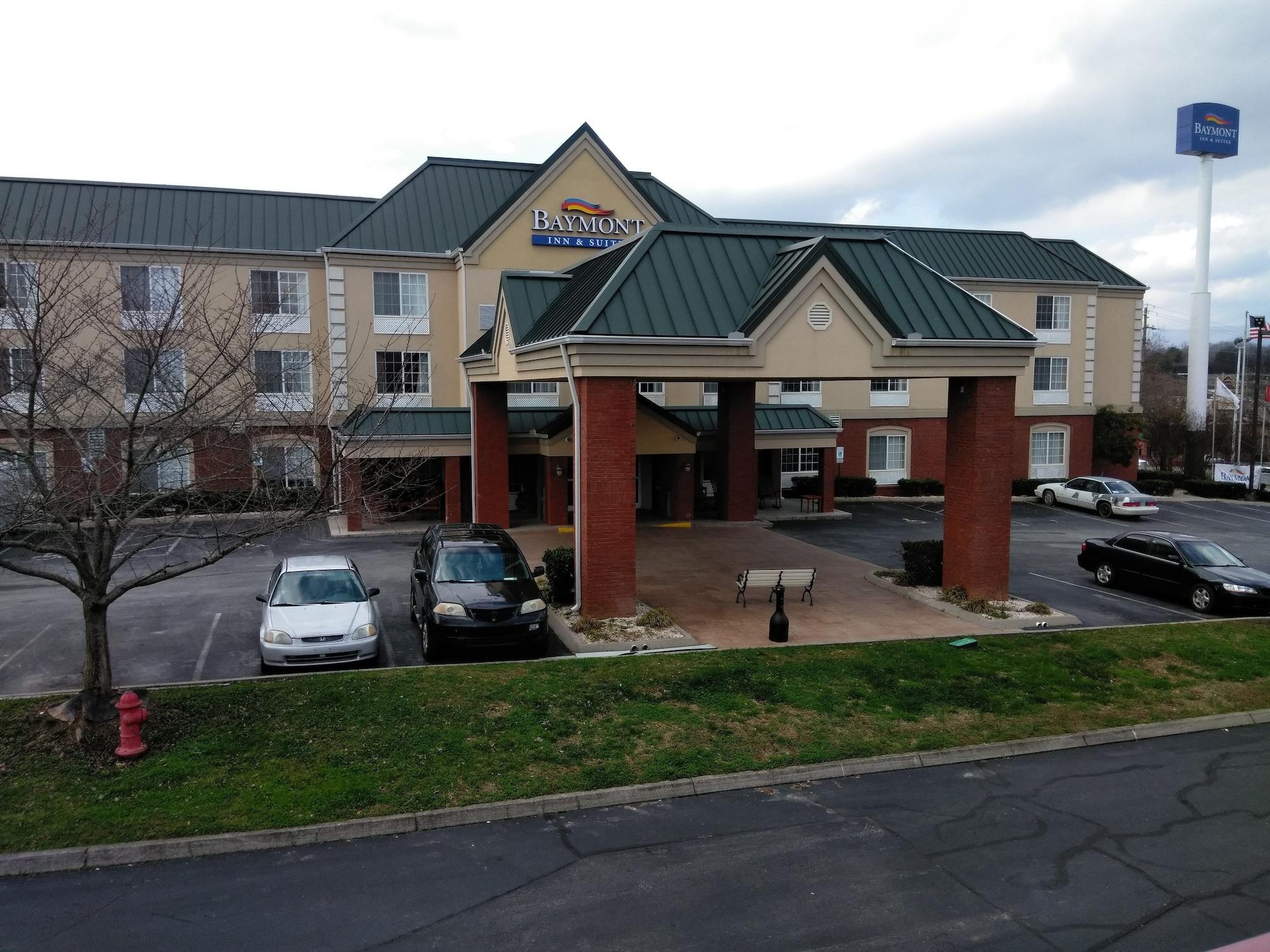 Baymont By Wyndham Clinton Hotel Bagian luar foto