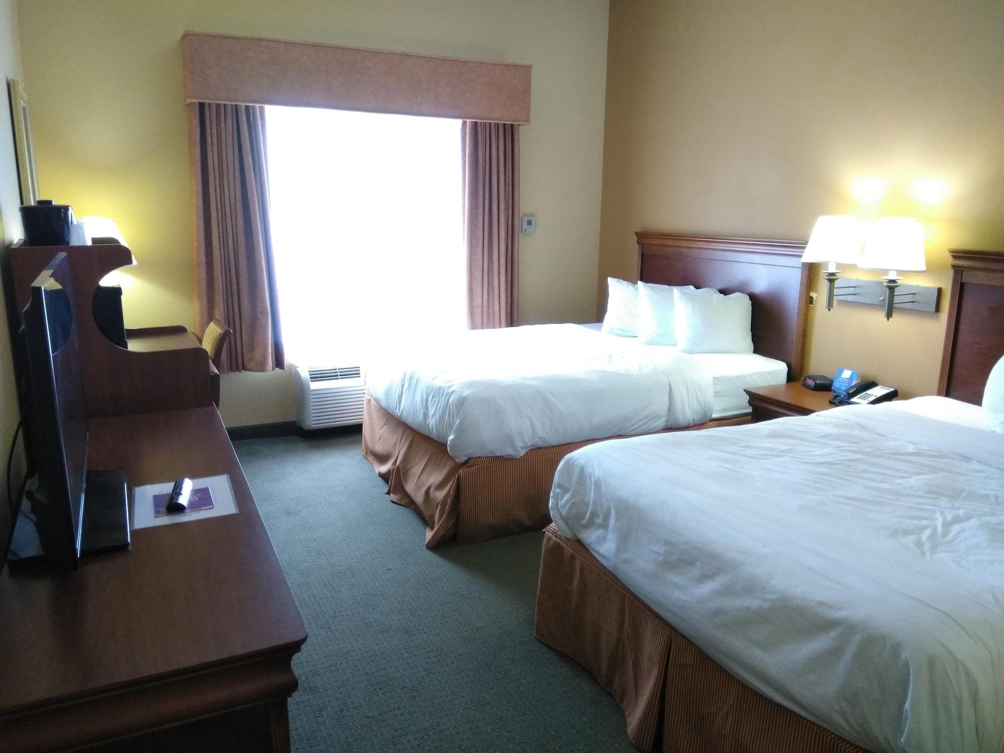 Baymont By Wyndham Clinton Hotel Bagian luar foto