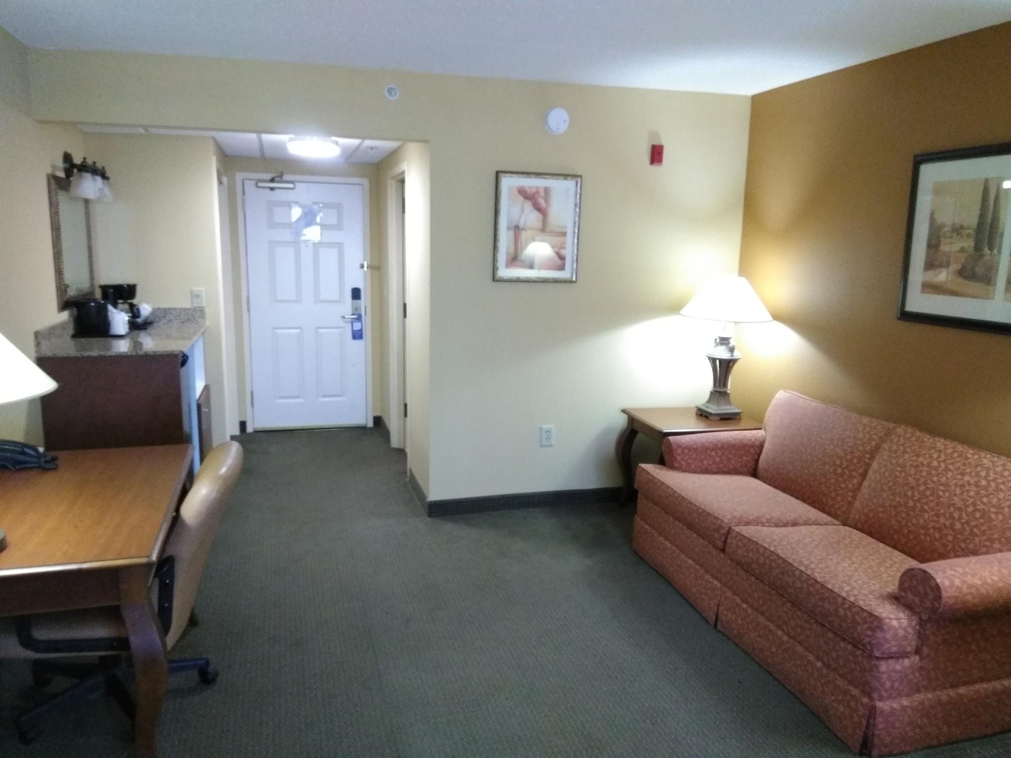 Baymont By Wyndham Clinton Hotel Bagian luar foto