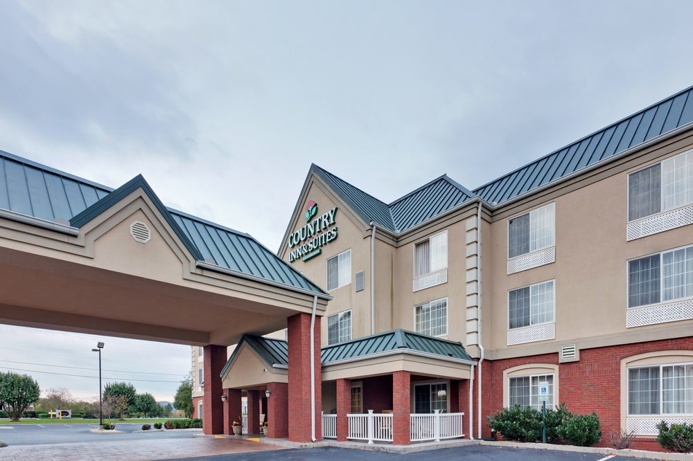 Baymont By Wyndham Clinton Hotel Bagian luar foto